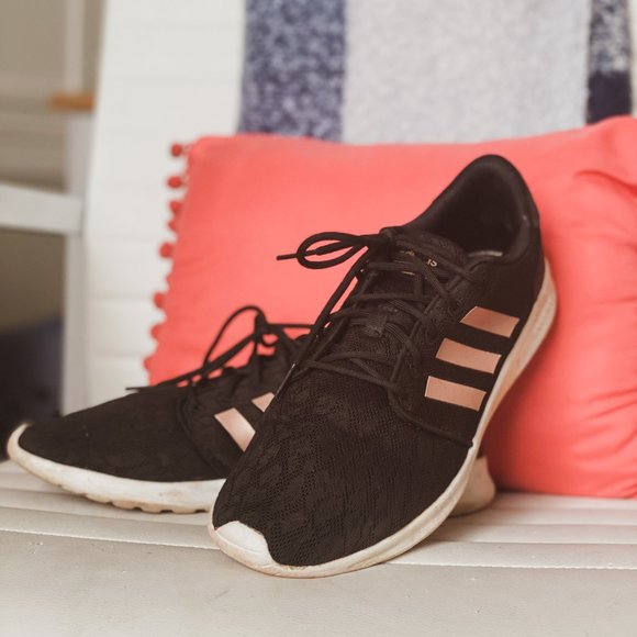 rose gold adidas tennis shoes